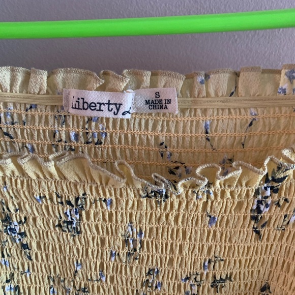 🌹 4/$30 LIBERTY cropped blouse - Picture 4 of 5